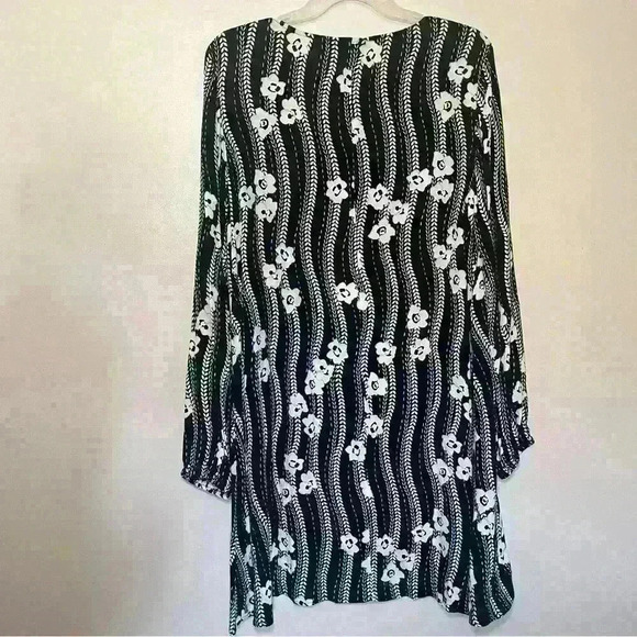 Express Women’s Size Large Black Flower Dress Long Sleeve with white poppy Print - Picture 5 of 6